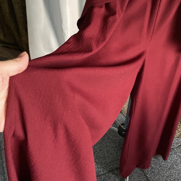 Asymmetrical burgundy suit - Picture 3 of 10